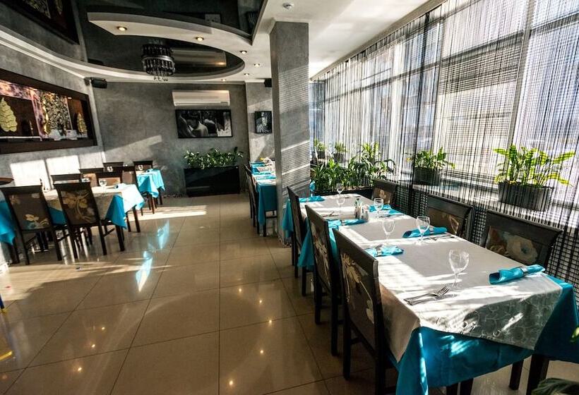 فندق فئة نجمة واحدة Art