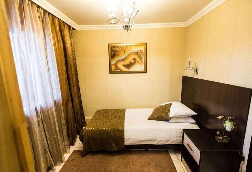 فندق فئة نجمة واحدة Art