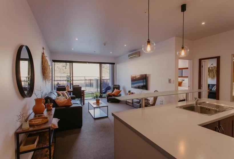 Boutique At Portside