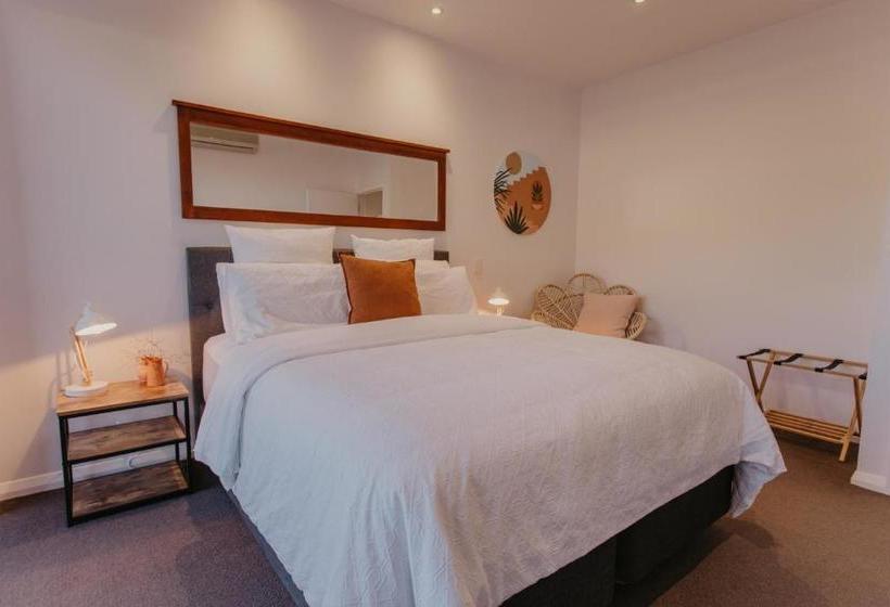 Boutique At Portside