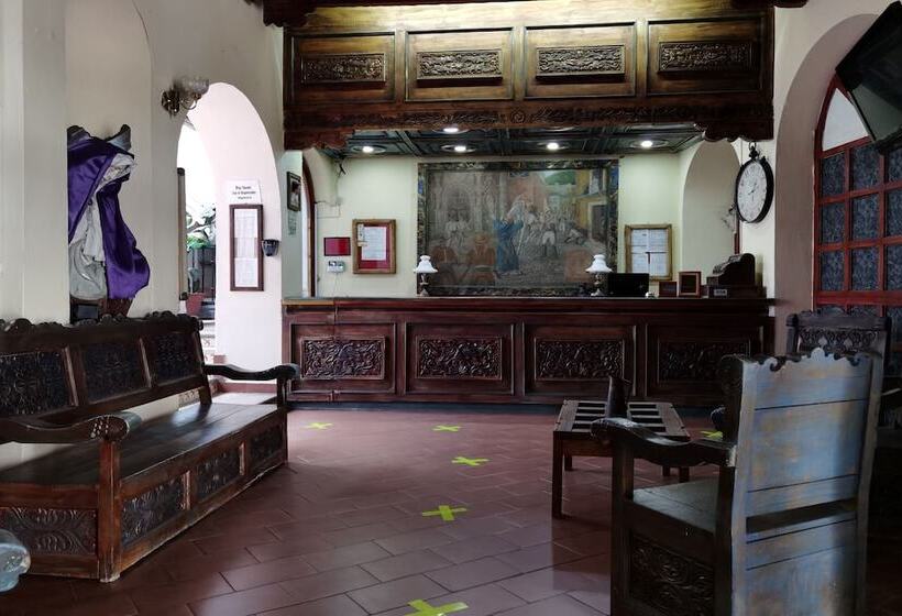 هتل Capital Omesón De La Fragua