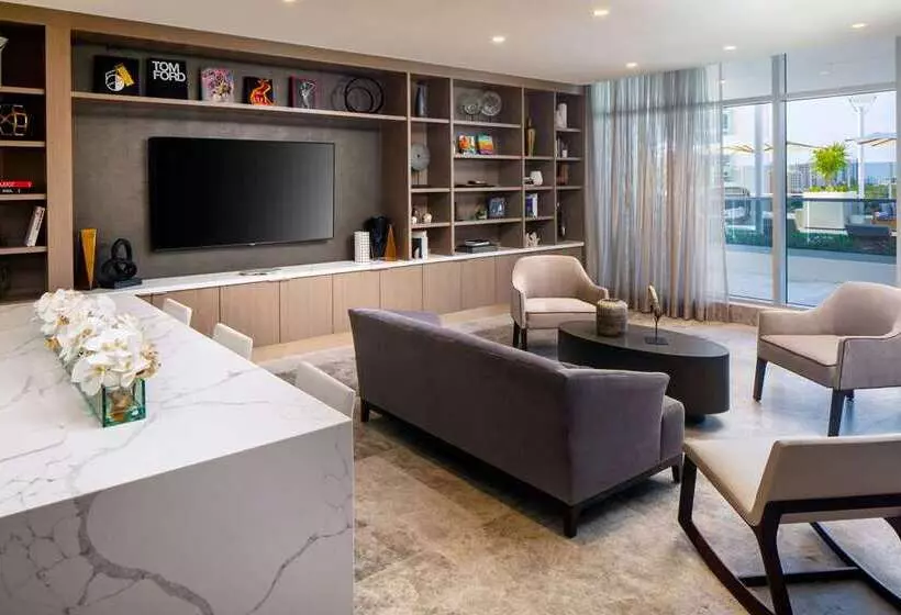 هتل Hilton Miami Aventura