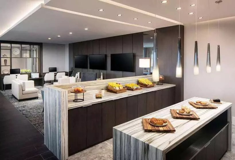 هتل Hilton Miami Aventura