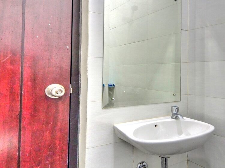 בית מלון כפרי Oyo 3346 Rukos Colombus G5