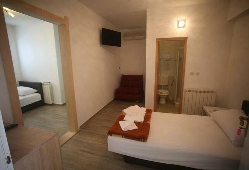 پانسیون Family Room Zadar   Diklo 16023b