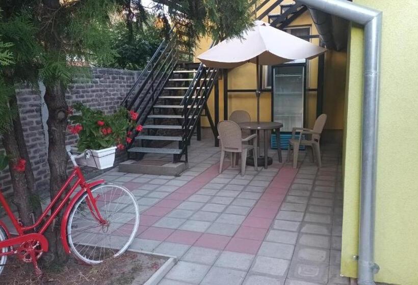 هاستل Apartmani Maja 2