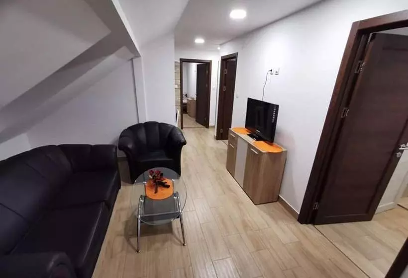 هاستل Apartmani Maja 2