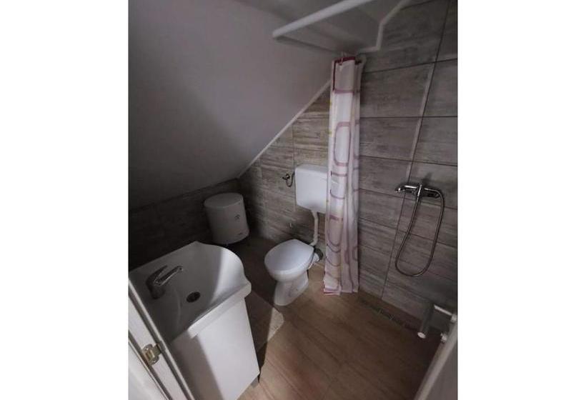 هاستل Apartmani Maja 2