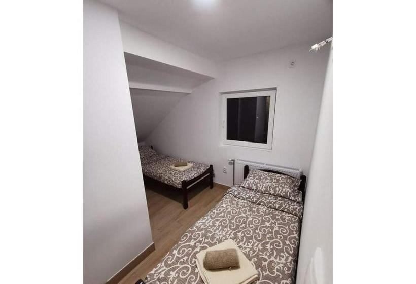 هاستل Apartmani Maja 2