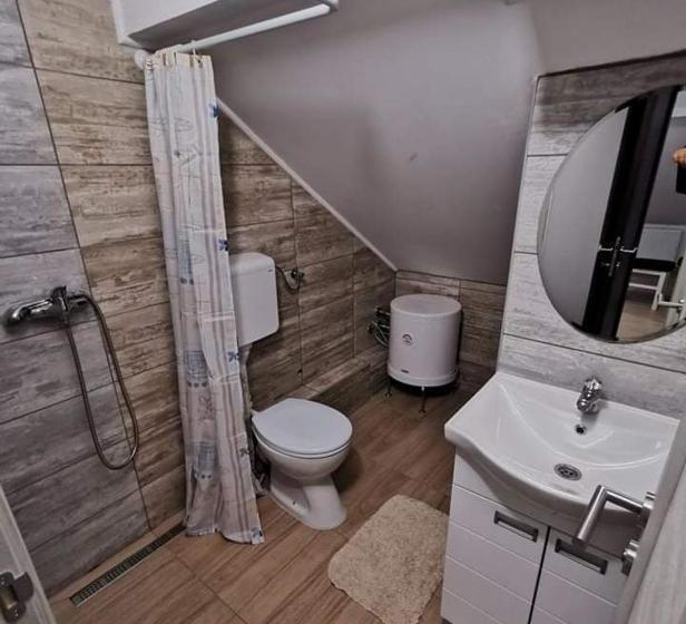 هاستل Apartmani Maja 2