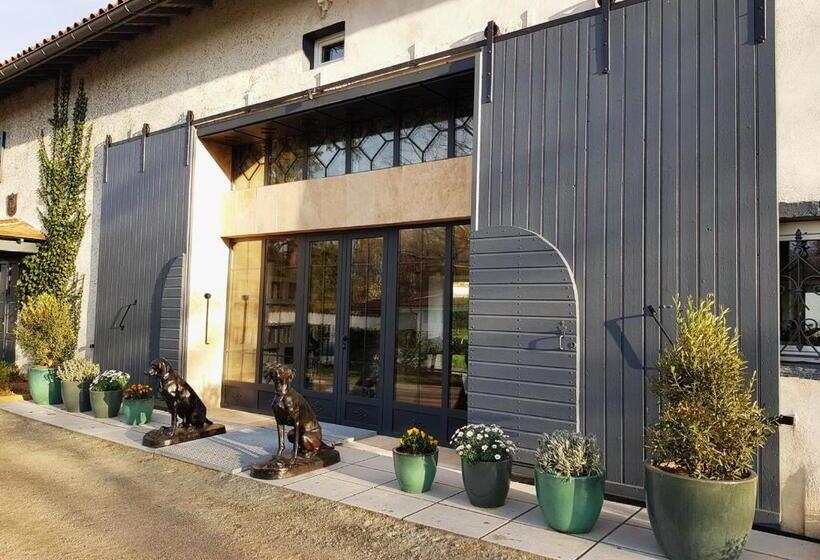 مبيت وإفطار Château Des Périchons