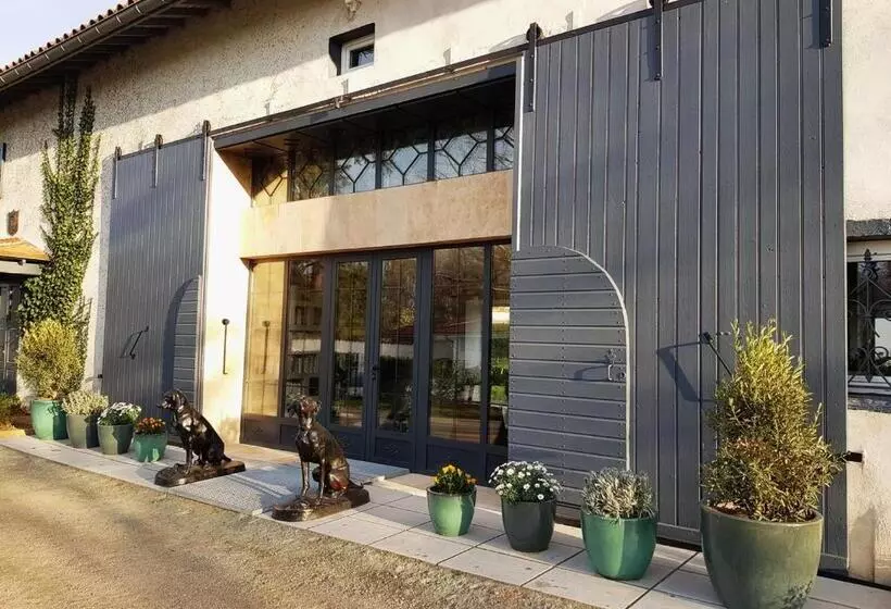 Aamiaismajoitus (B&B) Château Des Périchons