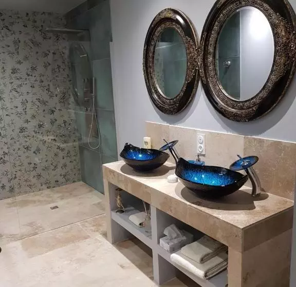 Aamiaismajoitus (B&B) Château Des Périchons