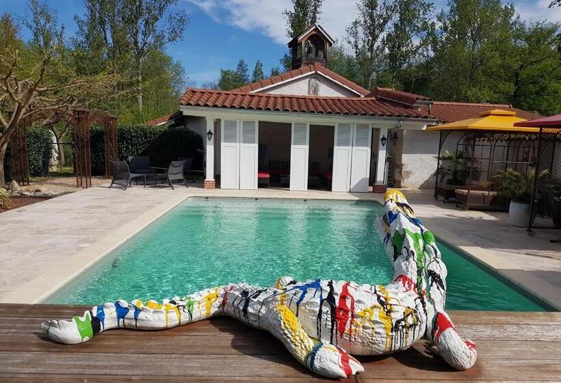 مبيت وإفطار Château Des Périchons