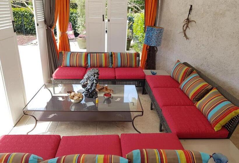 Bed and Breakfast Château Des Périchons