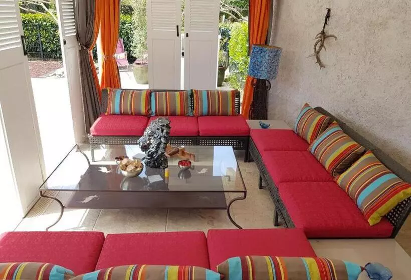 Aamiaismajoitus (B&B) Château Des Périchons