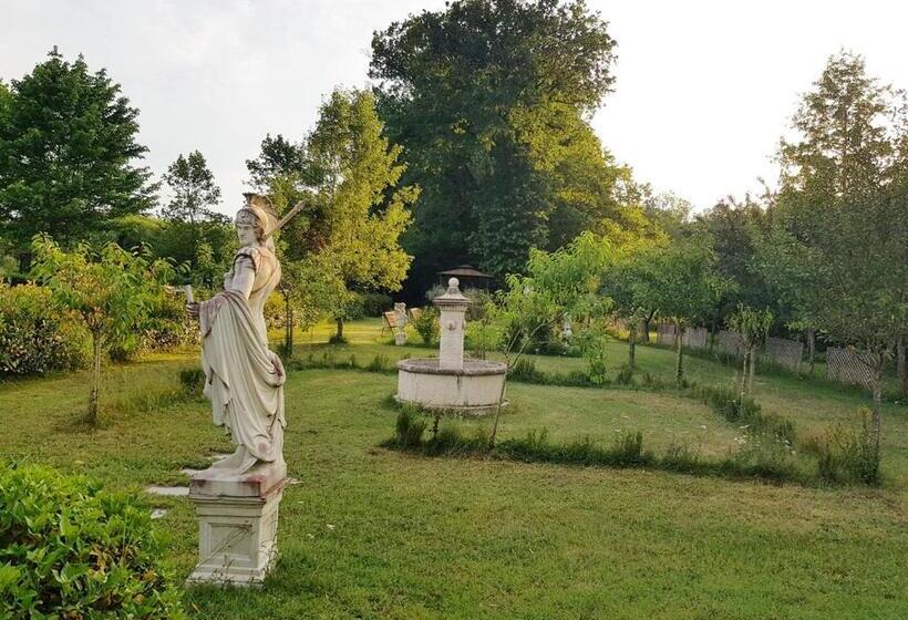 مبيت وإفطار Château Des Périchons