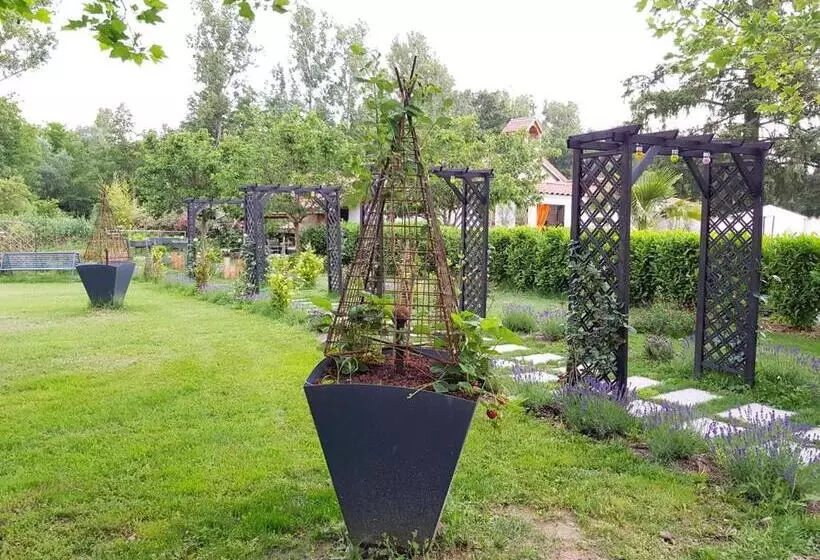 Aamiaismajoitus (B&B) Château Des Périchons