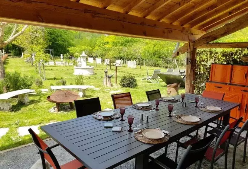 Aamiaismajoitus (B&B) Château Des Périchons