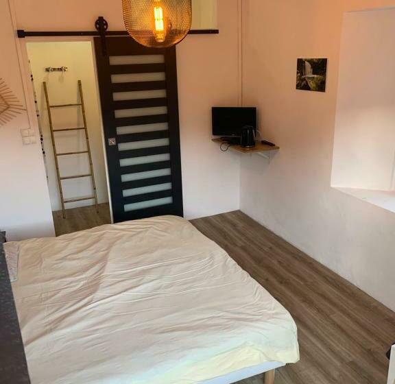 هتل Hôtel Le Petit Randonneur