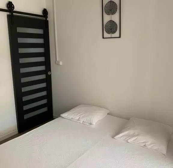 هتل Hôtel Le Petit Randonneur