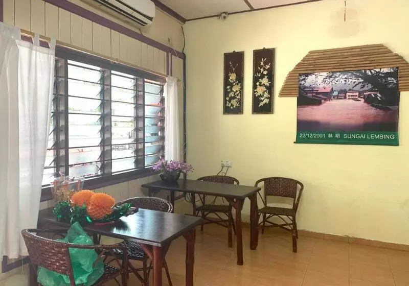 Hotelli Oyo 89928 Acf Guest House