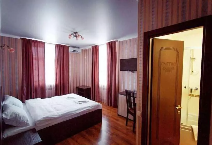 هتل Pano Castro