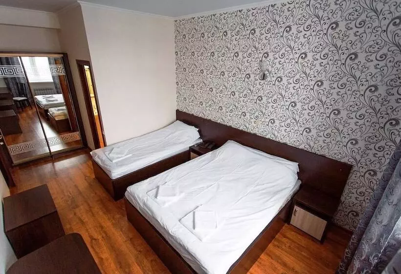 هتل Pano Castro