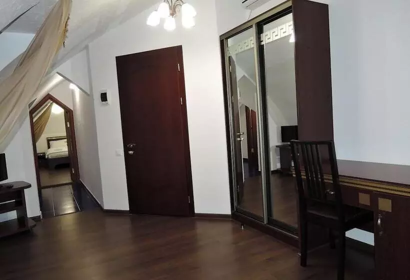 هتل Pano Castro