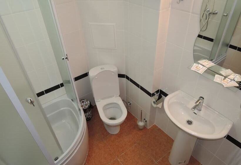 فندق Pano Castro