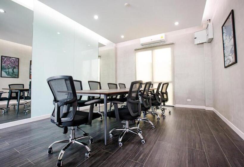 Le Lert Hotel Ratchaburi