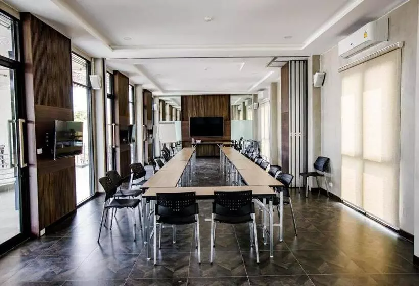 Le Lert Hotel Ratchaburi