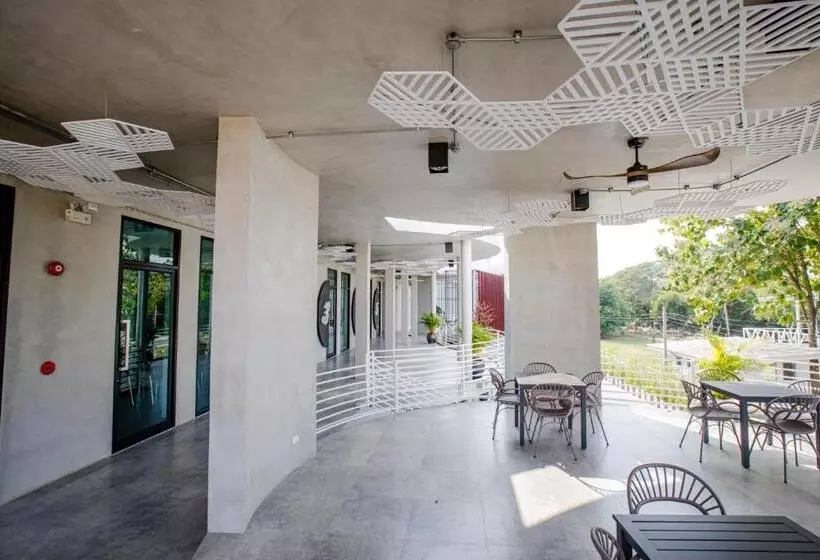 Le Lert Hotel Ratchaburi