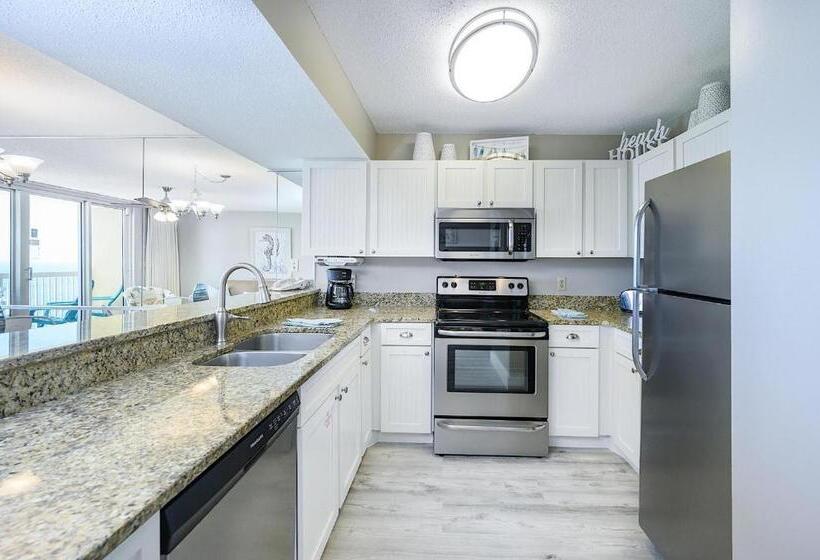 Pelican Beach Resort 2006