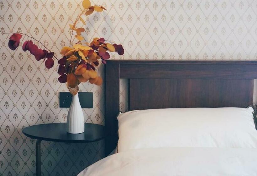 Pansiyon Shanghai Downtown Hills Boutique Guesthouse Near Metro Line 7, Exit 3, Changping Road