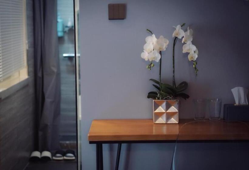 Pansiyon Shanghai Downtown Hills Boutique Guesthouse Near Metro Line 7, Exit 3, Changping Road