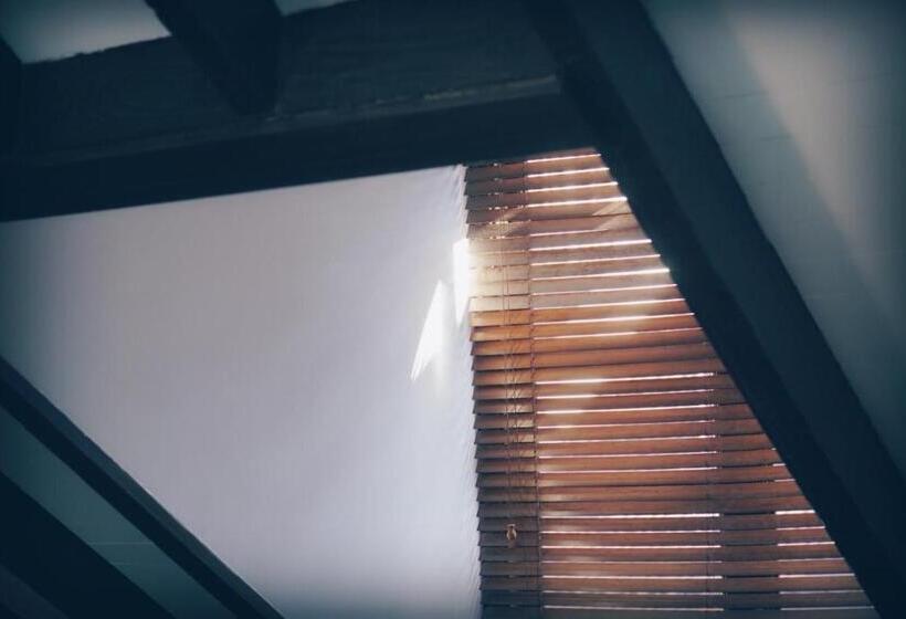 Pansiyon Shanghai Downtown Hills Boutique Guesthouse Near Metro Line 7, Exit 3, Changping Road