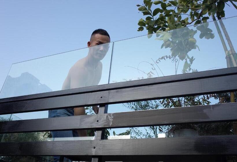 Pansiyon Shanghai Downtown Hills Boutique Guesthouse Near Metro Line 7, Exit 3, Changping Road