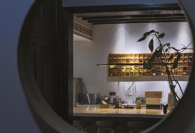 Pansiyon Shanghai Downtown Hills Boutique Guesthouse Near Metro Line 7, Exit 3, Changping Road