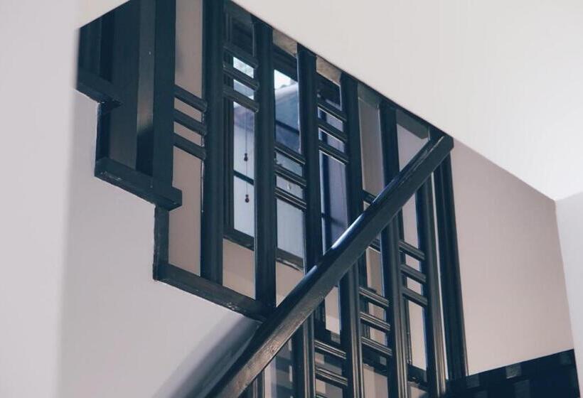 Pansiyon Shanghai Downtown Hills Boutique Guesthouse Near Metro Line 7, Exit 3, Changping Road