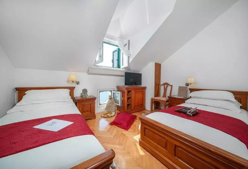 Majatalo Rooms With A Swimming Pool Tisno, Murter   3219