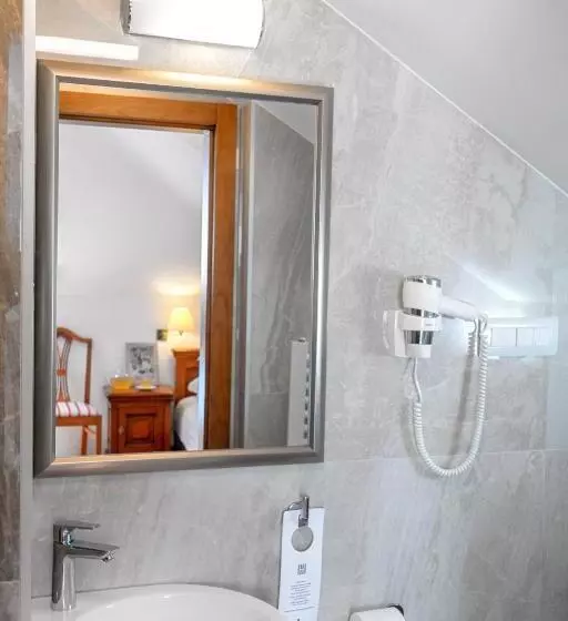 Majatalo Rooms With A Swimming Pool Tisno, Murter   3219