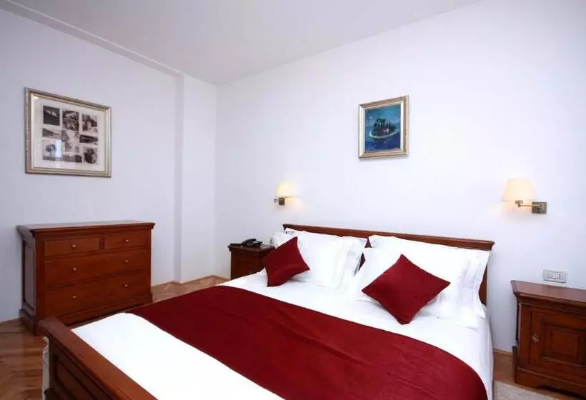 Majatalo Rooms With A Swimming Pool Tisno, Murter   3219
