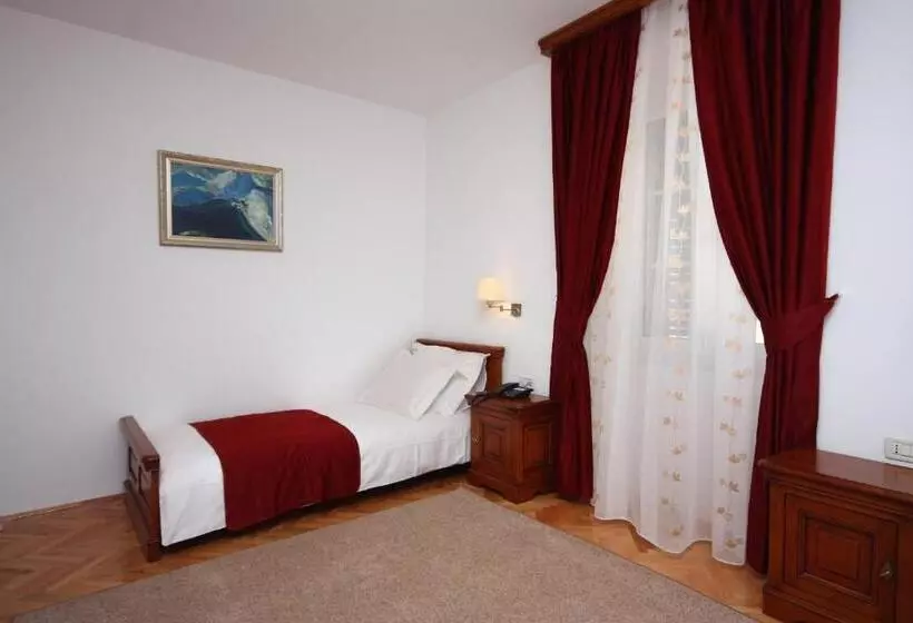 Majatalo Rooms With A Swimming Pool Tisno, Murter   3219