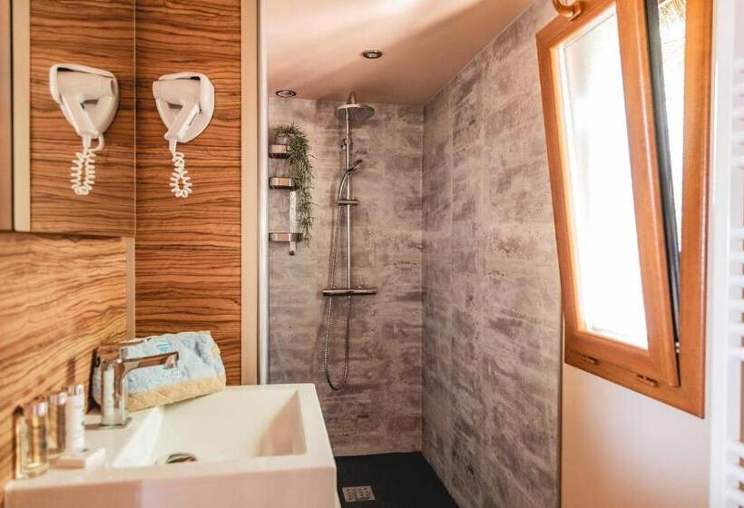 אתר נופש Kon Tiki