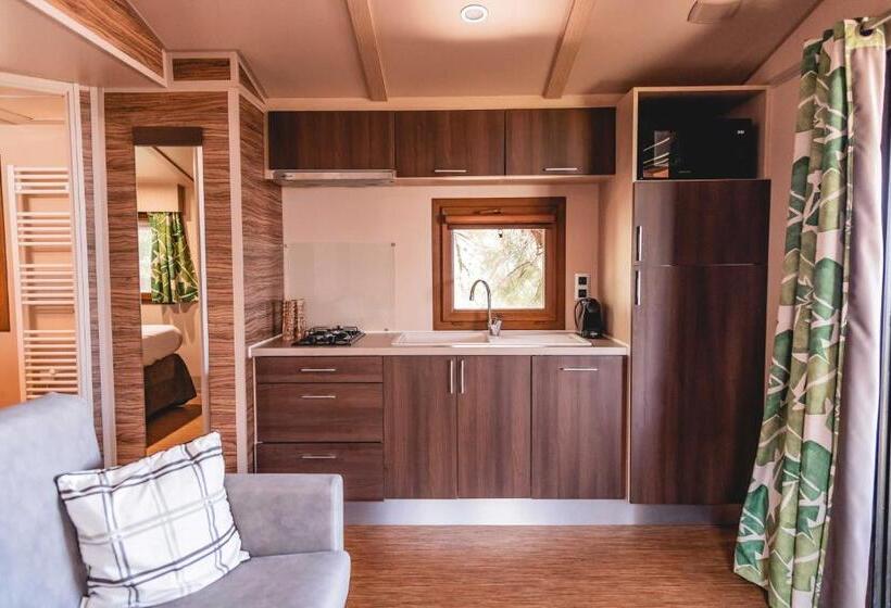 אתר נופש Kon Tiki