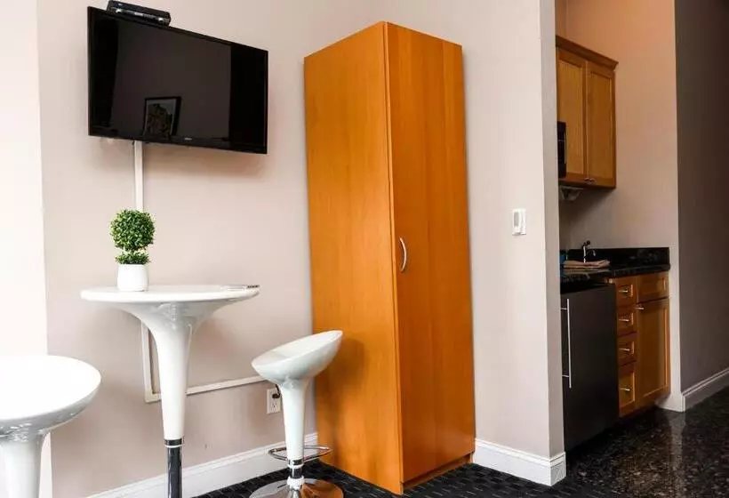 Stylish Studio In Boston Brownstone, C.ave #21