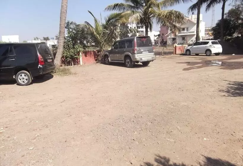 Hotelli Nikhil Garden