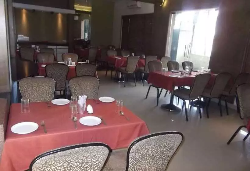 Hotelli Nikhil Garden