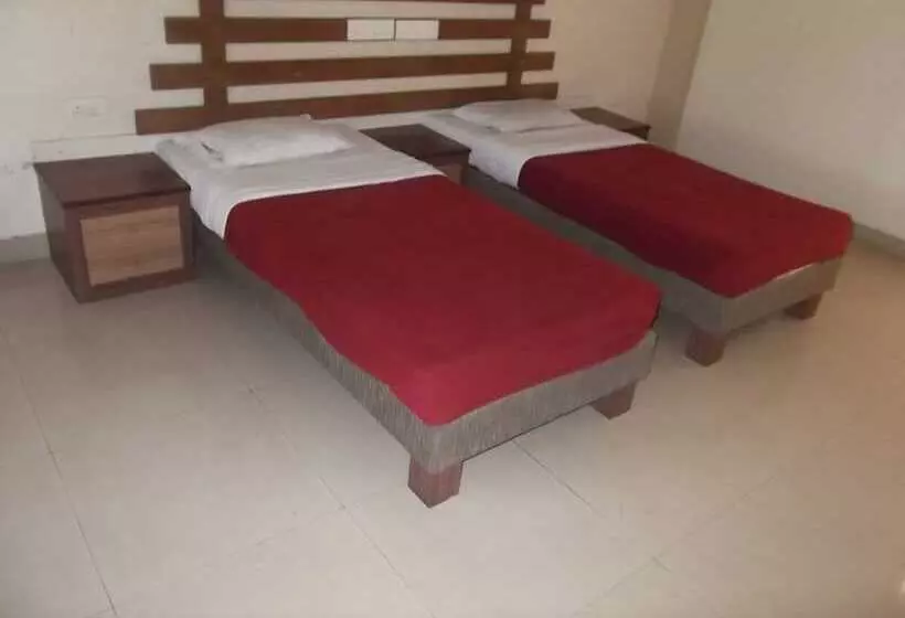 Hotelli Nikhil Garden